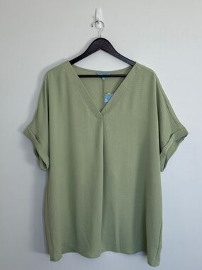 Relaxed V-Neck Short Sleeve Top